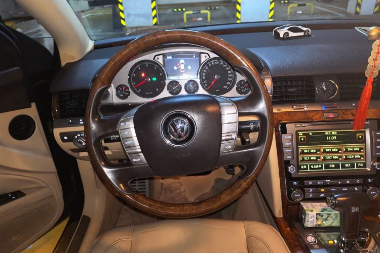 Used Volkswagen Phaeton 2012 3.0L Executive Version Steering Wheel