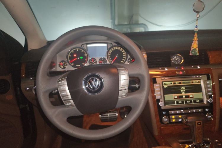 Used Volkswagen Phaeton 2012 3.0L Business Edition Steering Wheel