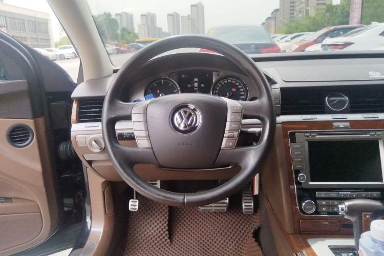 Used Volkswagen Phaeton 2012 3.0L Business Edition Steering Wheel