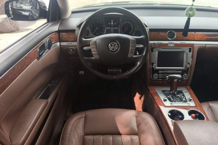 Used Volkswagen Phaeton 2012 3.0L Business Edition Steering Wheel
