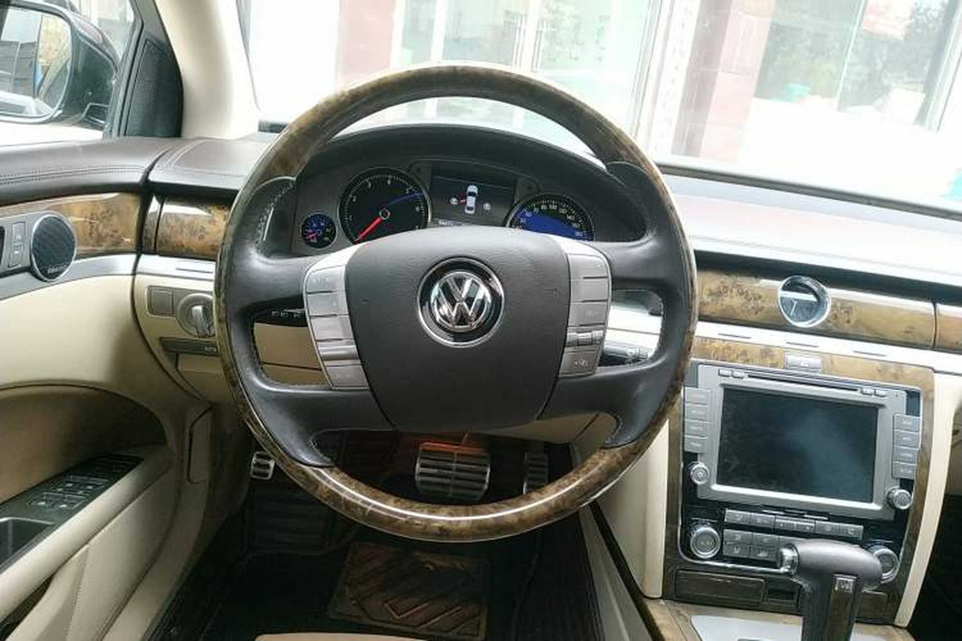 Used Volkswagen Phaeton 2012 3.6L Deluxe Custom Edition Steering Wheel