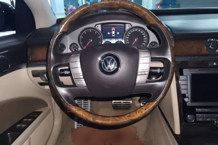 Used Volkswagen Phaeton 2012 3.6L Deluxe Custom Edition Steering Wheel