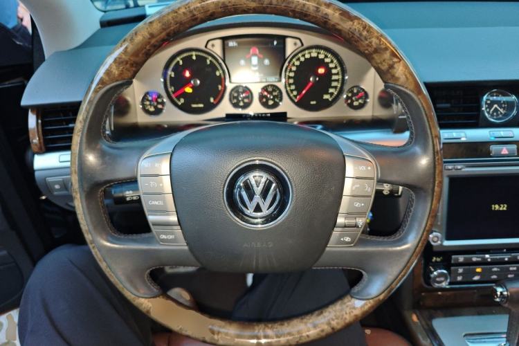 Used Volkswagen Phaeton 2012 3.0L Business Edition Steering Wheel