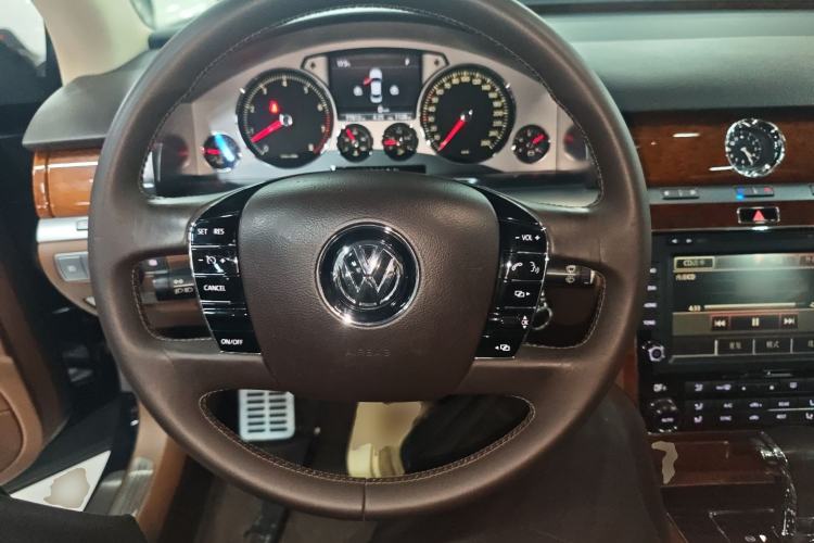 Used Volkswagen Phaeton 2012 3.0L Business Edition Steering Wheel