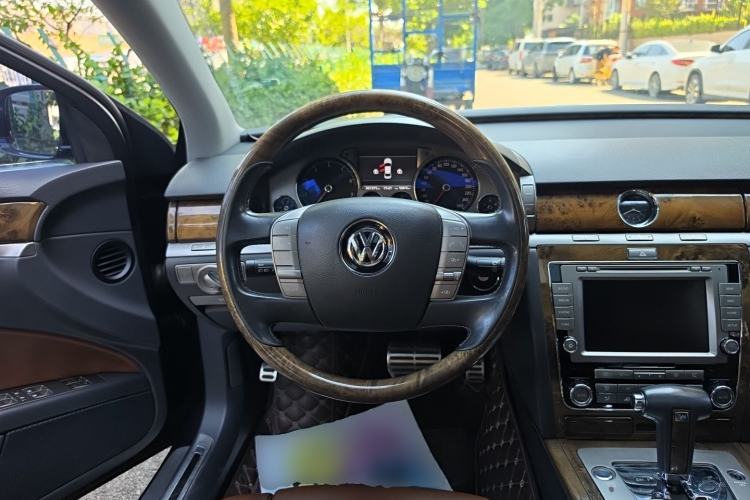 Used Volkswagen Phaeton 2012 3.0L Elite Custom Edition Steering Wheel
