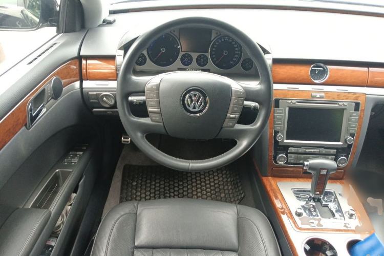 Used Volkswagen Phaeton 2012 3.0L Business Edition Steering Wheel