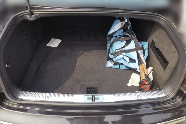 Used Volkswagen Phaeton 2012 4.2L Luxury Custom Edition Trunk