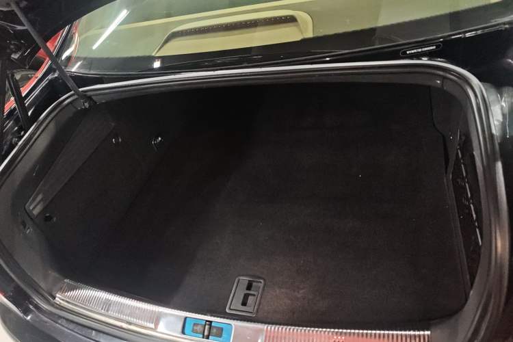 Used Volkswagen Phaeton 2012 3.0L Business Edition Trunk