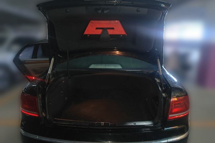 Used Volkswagen Phaeton 2012 3.0L Business Edition Trunk