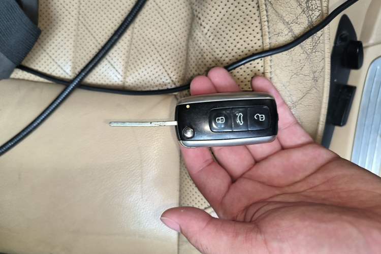 Used Volkswagen Phaeton 2012 3.0L Business Edition Vehicle Key