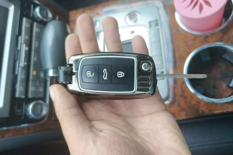 Used Volkswagen Phaeton 2012 3.6L Deluxe Custom Edition Vehicle Key