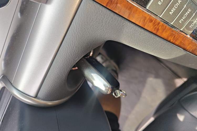 Used Volkswagen Phaeton 2012 3.0L Business Edition Vehicle Key