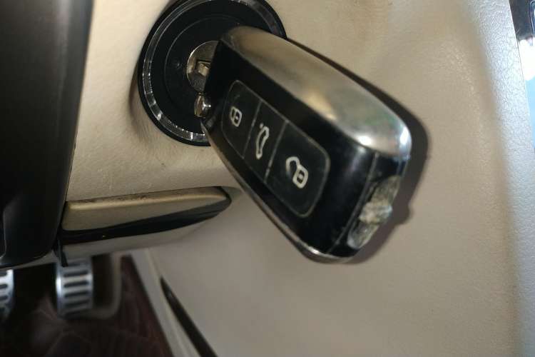 Used Volkswagen Phaeton 2012 3.6L Deluxe Custom Edition Vehicle Key