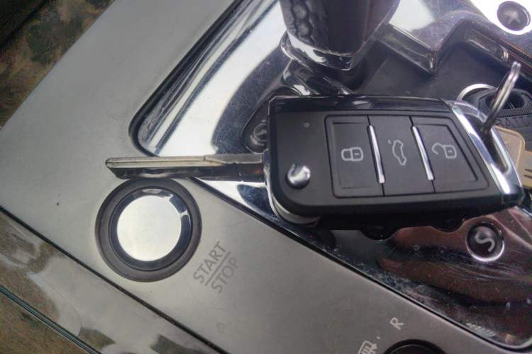 Used Volkswagen Phaeton 2012 3.6L Deluxe Custom Edition Vehicle Key