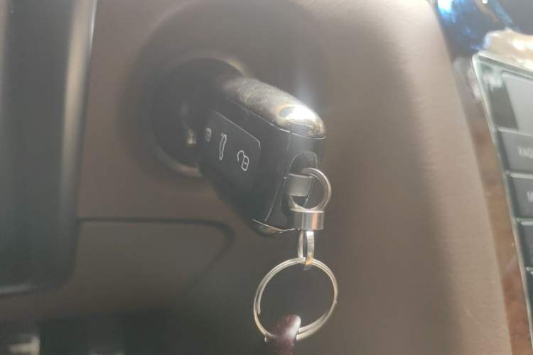 Used Volkswagen Phaeton 2012 3.0L Business Edition Vehicle Key