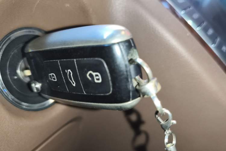Used Volkswagen Phaeton 2012 3.0L Business Edition Vehicle Key