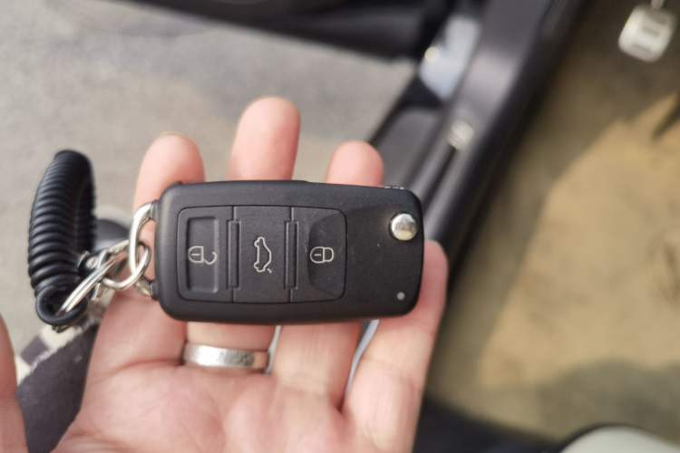 Used Volkswagen Phaeton 2012 4.2L Luxury Custom Edition Vehicle Key