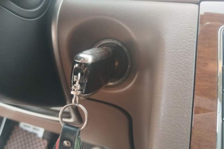 Used Volkswagen Phaeton 2012 3.0L Business Edition Vehicle Key