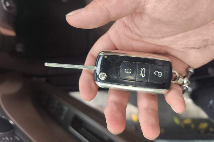 Used Volkswagen Phaeton 2012 3.0L Business Edition Vehicle Key