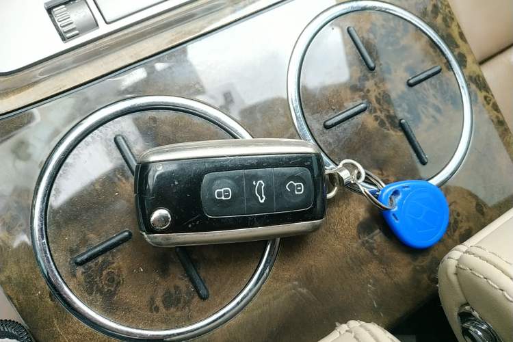 Used Volkswagen Phaeton 2012 3.6L Deluxe Custom Edition Vehicle Key