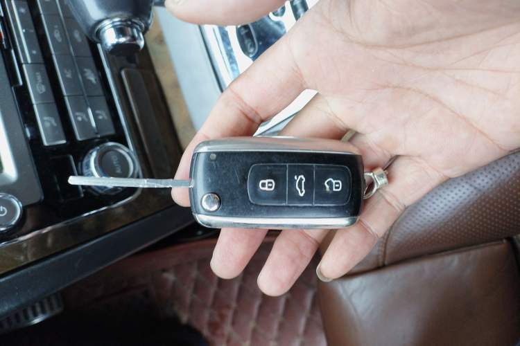 Used Volkswagen Phaeton 2012 4.2L Luxury Custom Edition Vehicle Key