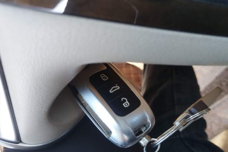 Used Volkswagen Phaeton 2012 3.0L Business Edition Vehicle Key