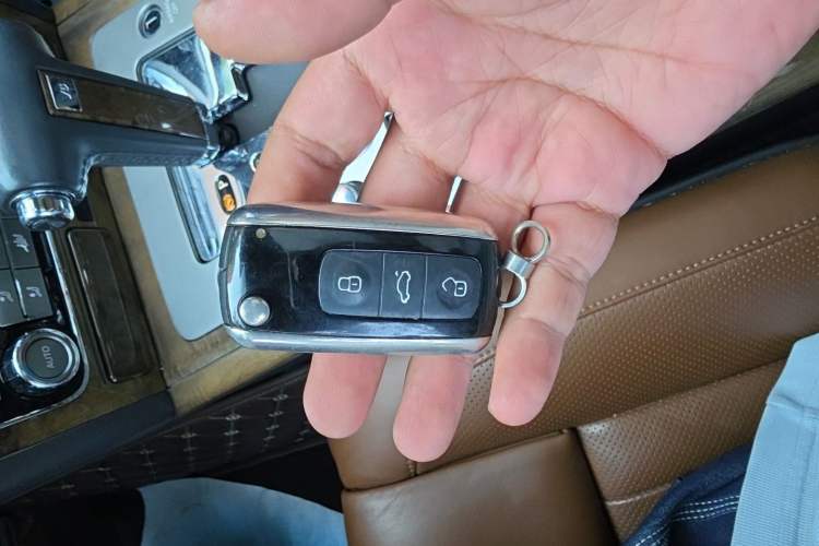 Used Volkswagen Phaeton 2012 3.0L Elite Custom Edition Vehicle Key
