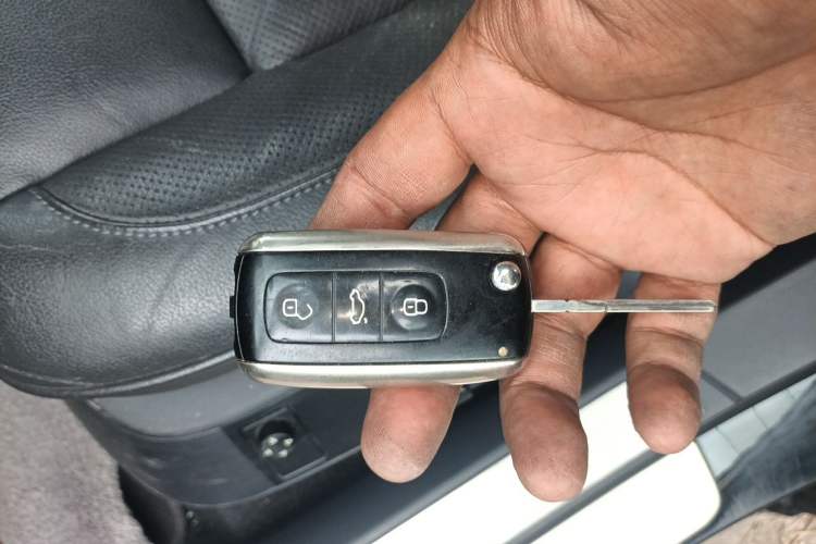 Used Volkswagen Phaeton 2012 3.0L Business Edition Vehicle Key