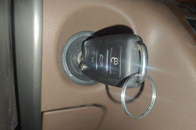 Used Volkswagen Phaeton 2012 3.0L Business Edition Vehicle Key