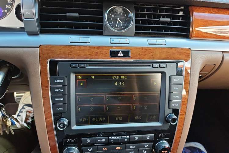 Used Volkswagen Phaeton 2012 3.0L Business Edition Audio And AC Panel