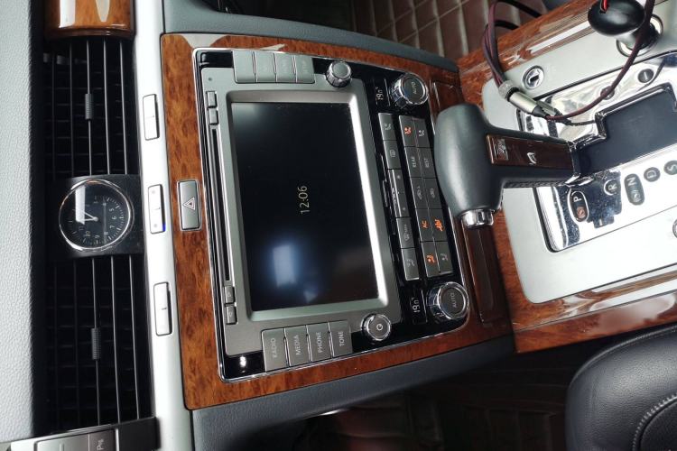 Used Volkswagen Phaeton 2012 3.0L Business Edition Audio And AC Panel