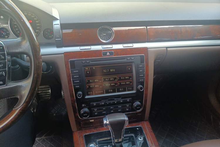 Used Volkswagen Phaeton 2012 3.0L Executive Version Audio And AC Panel