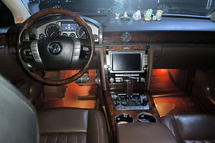 Used Volkswagen Phaeton 2012 3.0L Executive Version Center Console