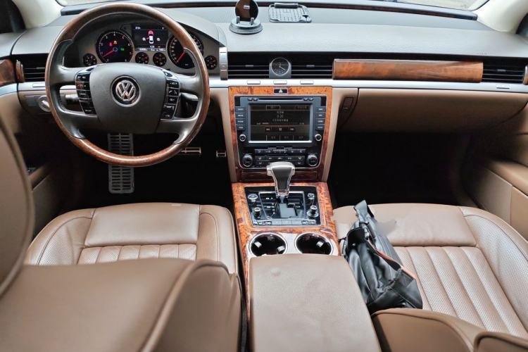 Used Volkswagen Phaeton 2012 3.0L Executive Version Center Console