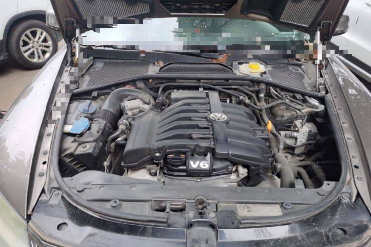 Used Volkswagen Phaeton 2012 3.0L Business Edition Engine Bay