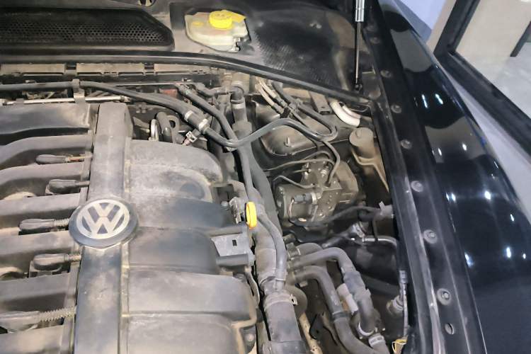 Used Volkswagen Phaeton 2012 3.0L Executive Version Engine Bay Left