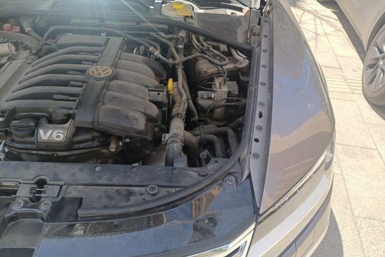 Used Volkswagen Phaeton 2012 3.0L Executive Version Engine Bay Left