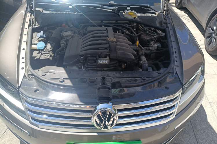 Used Volkswagen Phaeton 2012 3.0L Executive Version Engine Bay