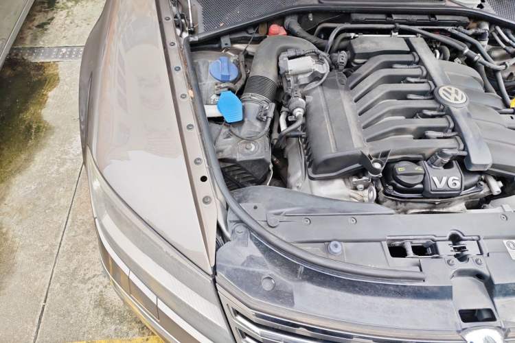 Used Volkswagen Phaeton 2012 3.0L Executive Version Engine Bay Right