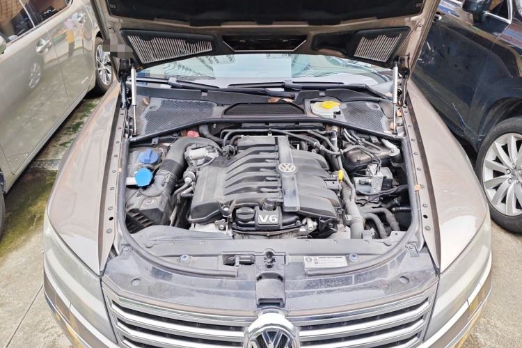 Used Volkswagen Phaeton 2012 3.0L Executive Version Engine Bay
