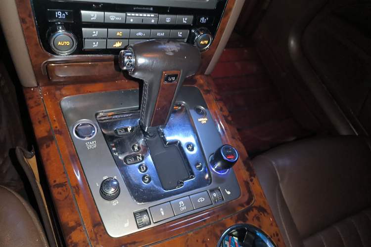 Used Volkswagen Phaeton 2012 3.0L Executive Version Gear Lever