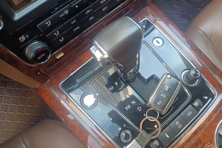 Used Volkswagen Phaeton 2012 3.0L Executive Version Gear Lever