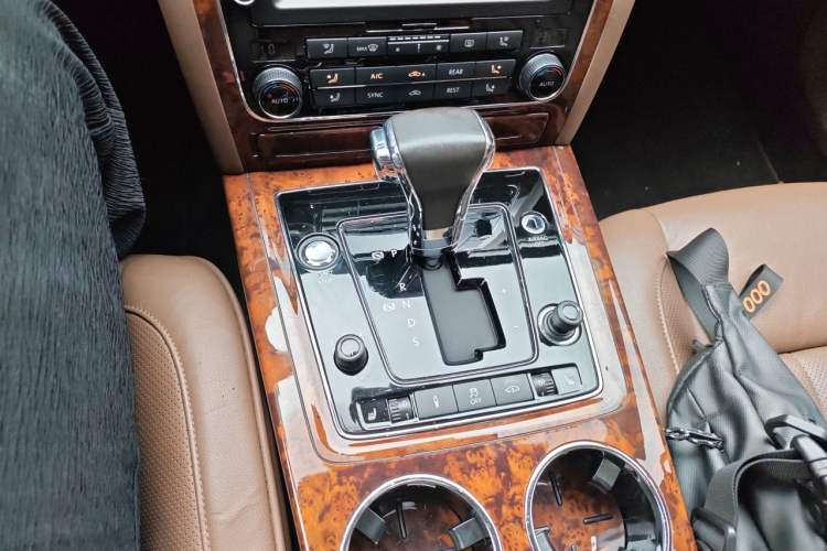 Used Volkswagen Phaeton 2012 3.0L Executive Version Gear Lever