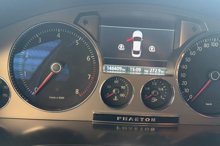 Used Volkswagen Phaeton 2012 3.0L Executive Version Odometer Close Up
