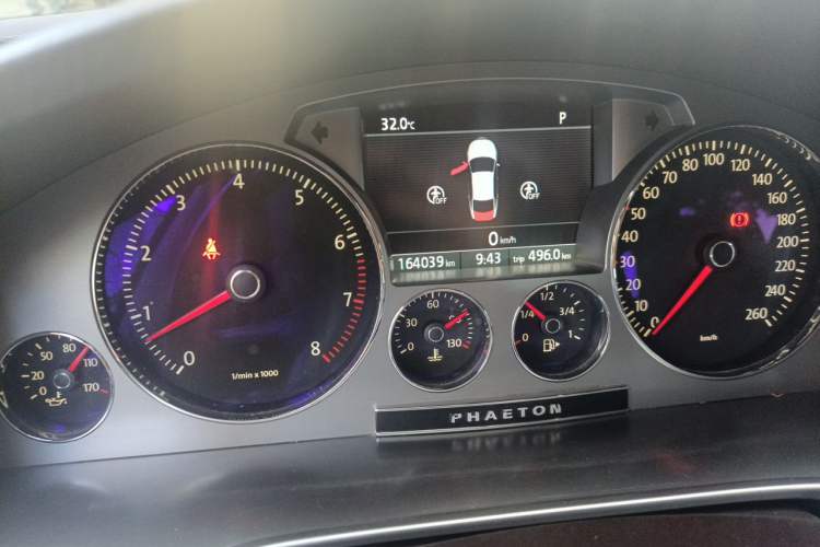Used Volkswagen Phaeton 2012 3.0L Executive Version Odometer Close Up