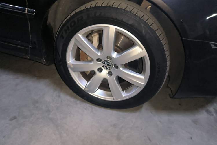 Used Volkswagen Phaeton 2012 3.0L Executive Version Right Front Wheel Hub
