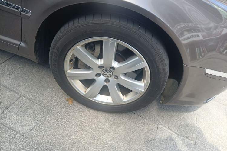 Used Volkswagen Phaeton 2012 3.0L Executive Version Right Front Wheel Hub