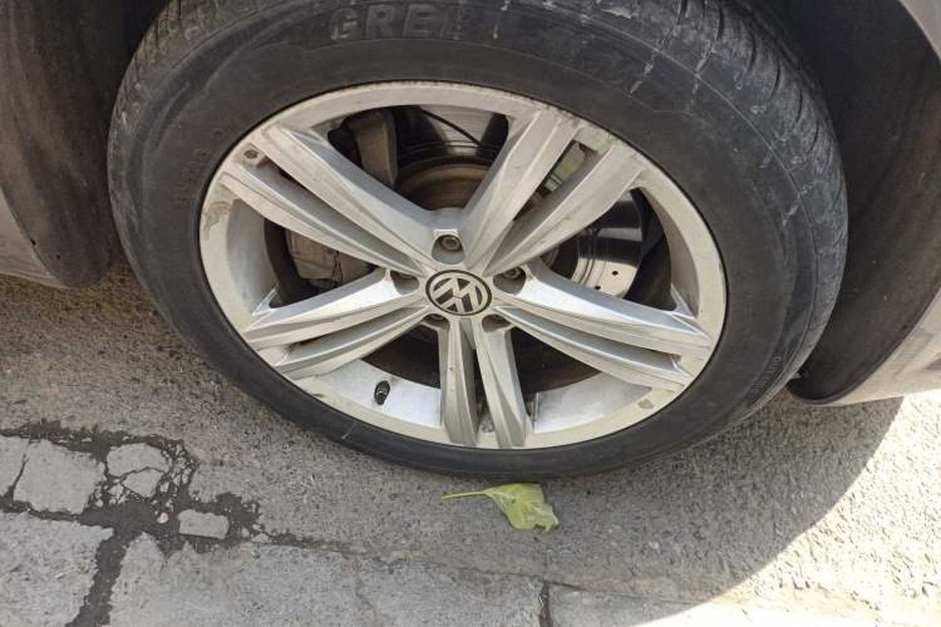 Used Volkswagen Phaeton 2012 3.0L Business Edition Right Front Wheel Hub