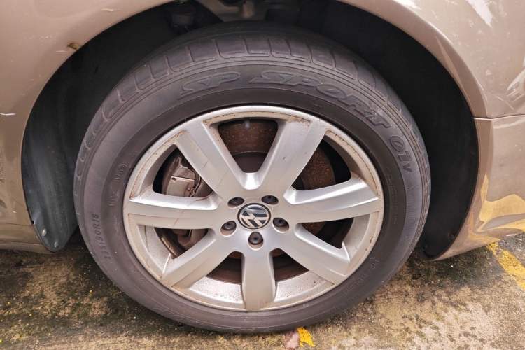 Used Volkswagen Phaeton 2012 3.0L Executive Version Right Front Wheel Hub