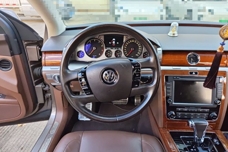 Used Volkswagen Phaeton 2012 3.0L Business Edition Steering Wheel
